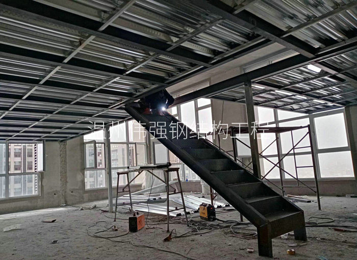 鋼結(jié)構(gòu)閣樓